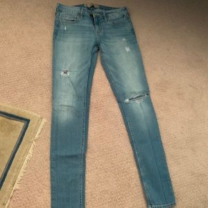 Low waisted skinny jeans with small rips